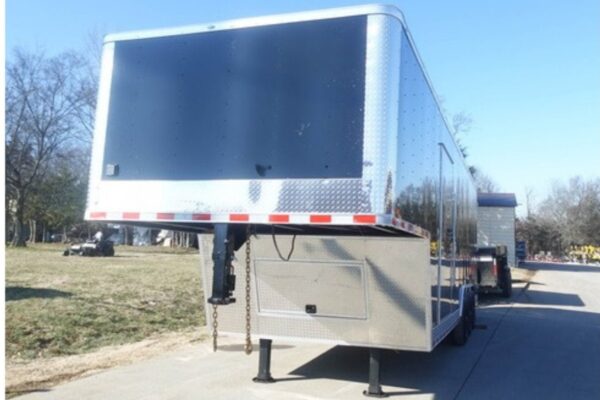 8.5 x 32' Gooseneck King Pin Fifth Wheel Trailer, product image 1
